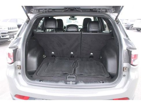 Used 2024 Jeep Compass Latitude image 7