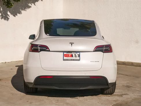 Used 2022 Tesla Model Y Long Range image 8