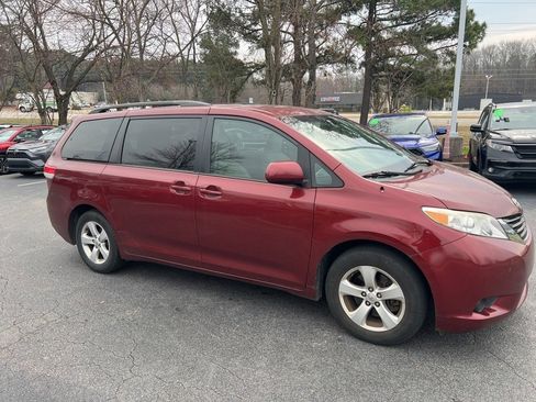 Used 2013 Toyota Sienna LE image 5