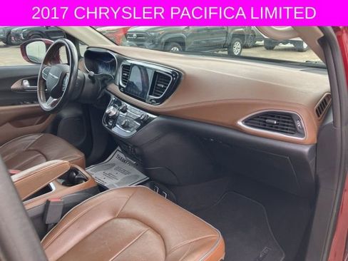 Used 2017 Chrysler Pacifica Limited image 12