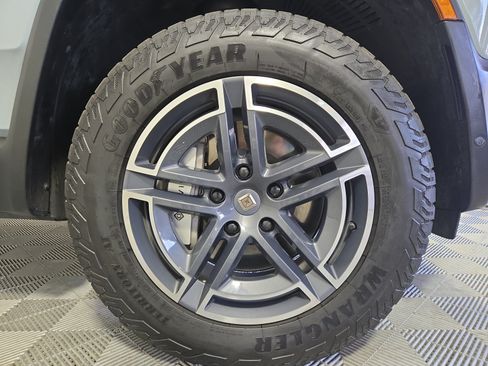 Used 2025 Rivian R1S Adventure Dual AWD/4WD image 11
