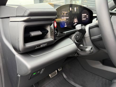 New 2025 Porsche Macan 4S Electric image 23