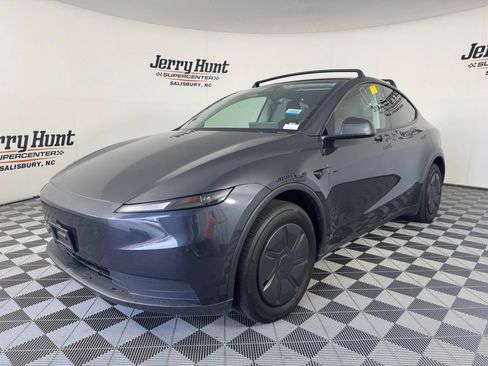 Used 2026 Tesla Model Y AWD image 1