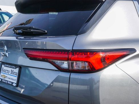 Used 2024 Mitsubishi Outlander SE image 7