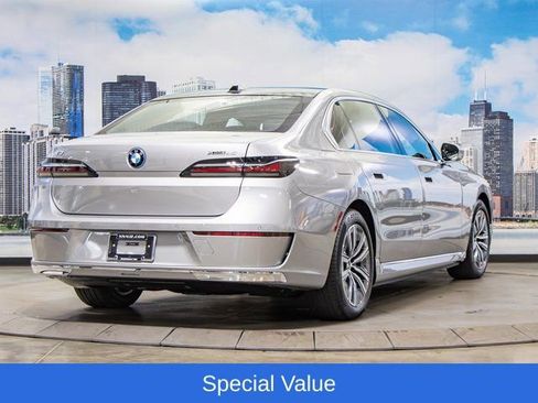 Used 2025 BMW i7 xDrive60 w/ Premium Package AWD/4WD image 8