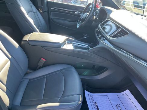 Used 2024 Buick Enclave Premium image 32