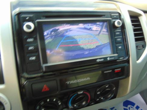 Used 2015 Toyota Tacoma 4x4 Double Cab w/ SR5 Package image 8