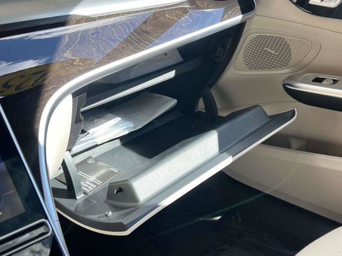 Used 2025 Mercedes-Benz C 300 4MATIC Sedan image 12