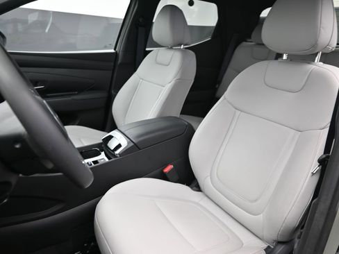 Used 2025 Hyundai Santa Cruz SEL image 16