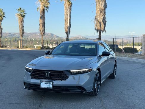 Used 2025 Honda Accord Sport image 2