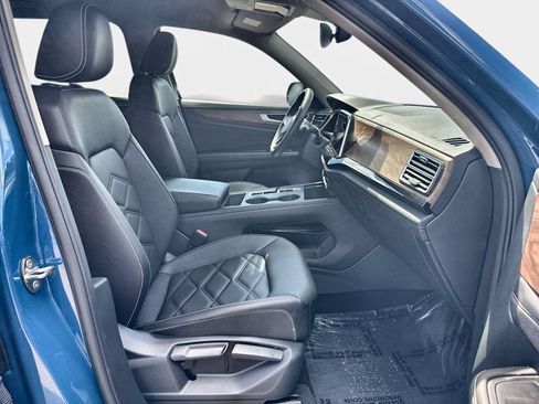 Used 2025 Volkswagen Atlas SE AWD/4WD image 9