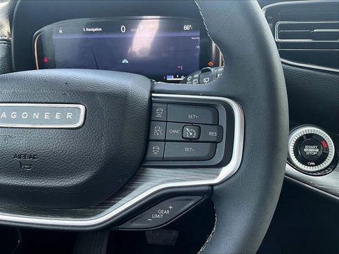 Used 2024 Jeep Wagoneer Series III image 18