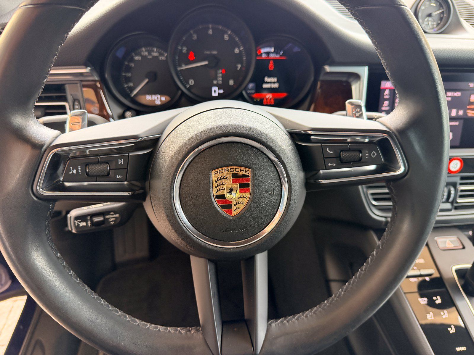 Used 2023 Porsche Macan Turbo AWD/4WD image 17