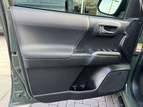 Used 2022 Toyota Tacoma TRD Sport image 14