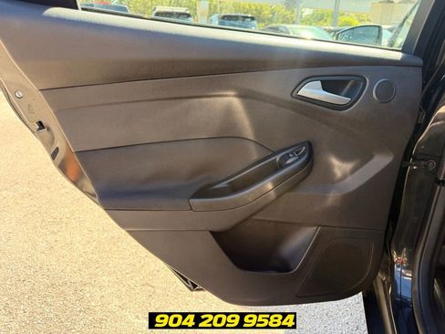 Used 2014 Ford Focus Titanium FWD image 23