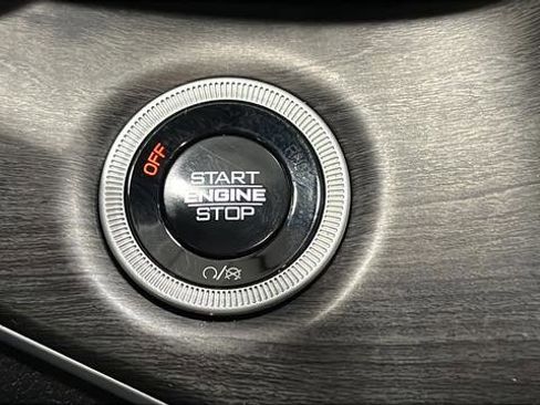 Used 2024 Jeep Grand Cherokee L Limited w/ Black Appearance Package image 20