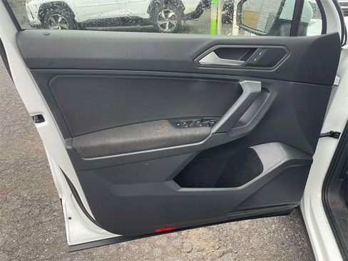 Used 2022 Volkswagen Taos SE image 16