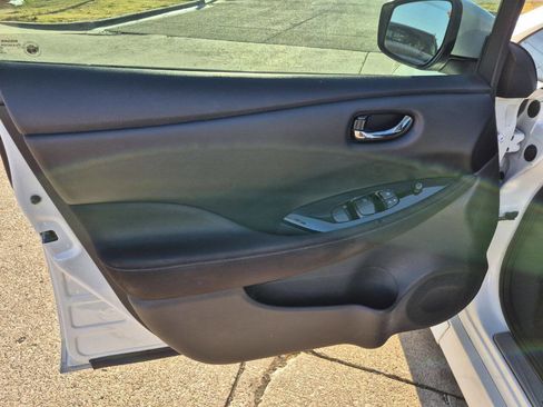 Used 2019 Nissan Leaf SV image 11