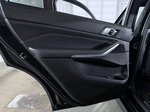 Used 2022 BMW X7 M50i image 26