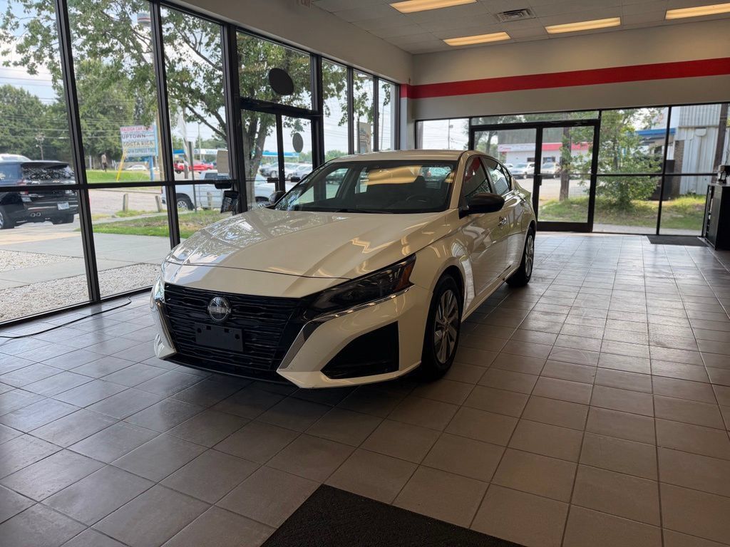 Used 2024 Nissan Altima 2.5 S FWD image 1
