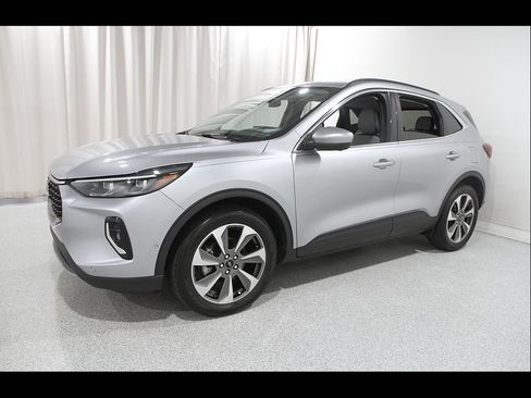 Used 2023 Ford Escape Platinum w/ Premium Technology Package AWD/4WD image 3