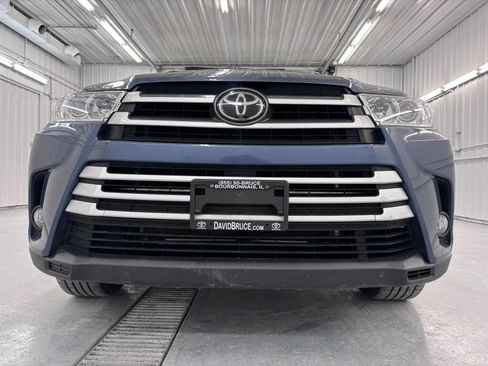 Used 2019 Toyota Highlander XLE AWD/4WD image 10