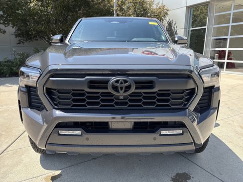 Used 2024 Toyota Tacoma TRD Off-Road w/ TRD Off Road Premium Package AWD/4WD image 5