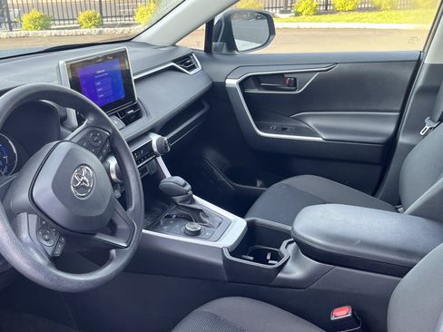Certified 2023 Toyota RAV4 LE AWD/4WD image 4