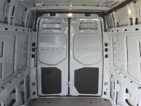 Used 2025 Mercedes-Benz Sprinter 2500 image 16