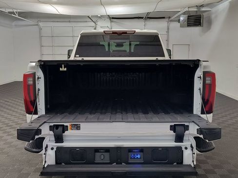 Used 2024 GMC Sierra 3500 Denali Ultimate AWD/4WD image 18