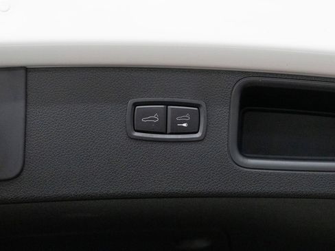 Certified 2023 Porsche Macan AWD/4WD image 32