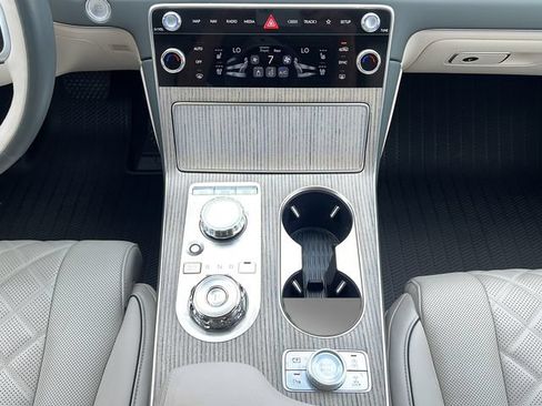 Certified 2025 Genesis GV80 3.5T Prestige AWD/4WD image 15