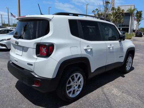 Used 2022 Jeep Renegade Latitude w/ Convenience Group AWD/4WD image 5