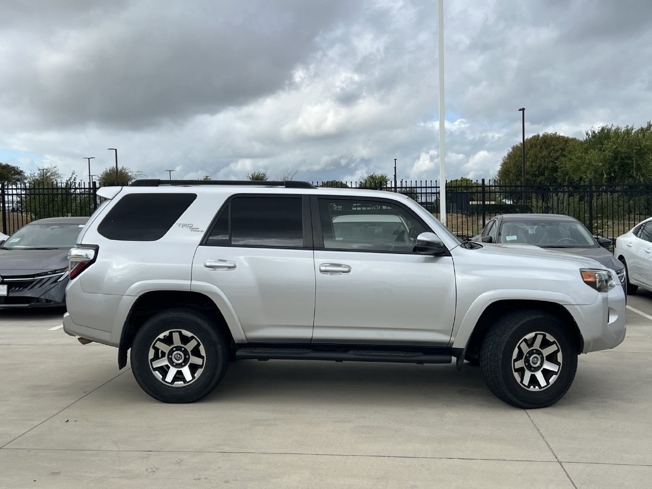 Used 2019 Toyota 4Runner TRD Off-Road AWD/4WD image 3