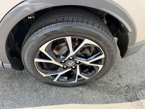 Used 2018 Toyota C-HR XLE FWD image 53