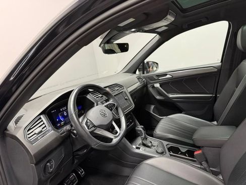 Used 2022 Volkswagen Tiguan SE R-Line AWD/4WD image 17