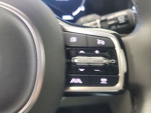 Certified 2024 Kia Carnival SX FWD image 28