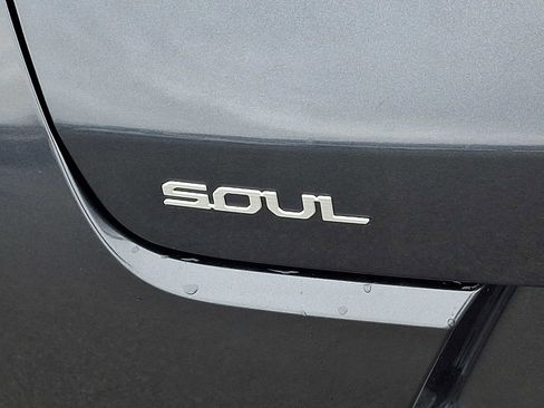 Used 2023 Kia Soul S image 30