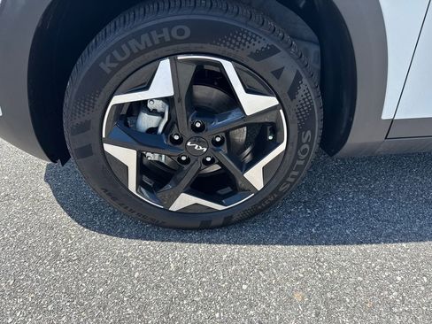 New 2025 Kia Seltos EX image 11