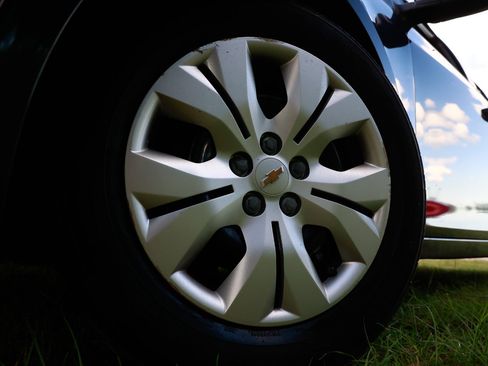 Used 2015 Chevrolet Cruze LS image 34