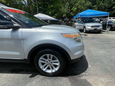 Used 2014 Ford Explorer XLT w/ Equipment Group 202A AWD/4WD image 12