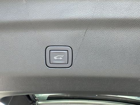 New 2026 GMC Yukon XL Denali w/ Denali Reserve Package image 11