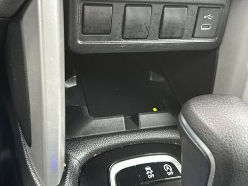 Used 2025 Toyota Corolla Cross LE image 35