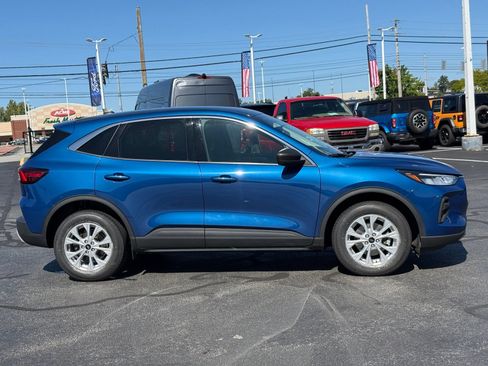 Used 2023 Ford Escape Active w/ Tech Pack #1 AWD/4WD image 3