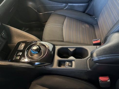 Used 2019 Nissan Leaf SV w/ SV Technology Package image 17