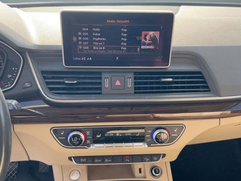 Used 2018 Audi Q5 2.0T Premium Plus w/ Premium Plus Package image 22