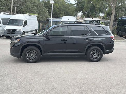 Used 2025 Honda Pilot TrailSport image 6