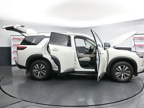 Used 2023 Nissan Pathfinder SL AWD/4WD image 27