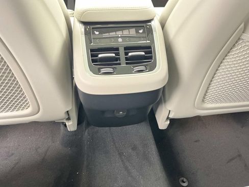 New 2026 Volvo XC60 B5 Ultra w/ Climate Package AWD/4WD image 17