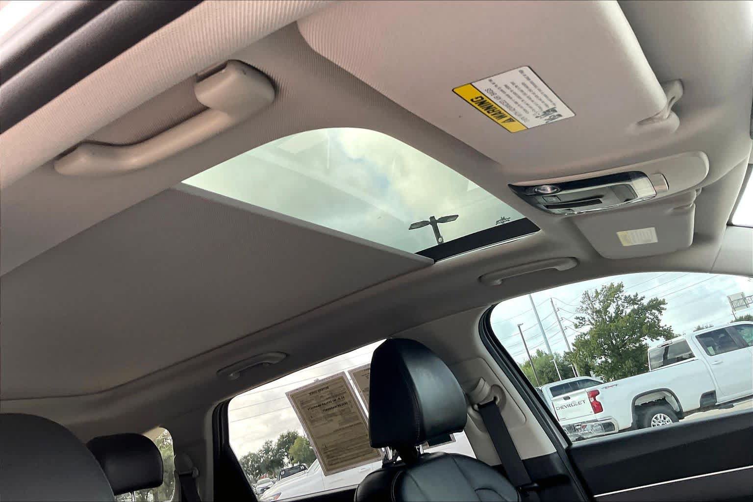 Used 2025 Kia Sorento S w/ Panoramic Sunroof Package FWD image 14